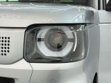 LEDヘッドライトは、点灯の瞬間から最大光量を発揮し、突然暗くなるトンネルなどでの安定感を高めます。