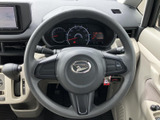 握りやすいステアリングで、快適なドライビングをサポート。操作性にも優れ、運転の楽しさを高めます。