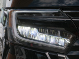 切れにくく明るいLEDヘッドライト装備