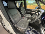 運転席シート廻りは使用感も少なく、良好な状態となっています。丁寧に使われていたことがよくわかりますね。