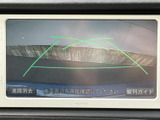 後方の状況を画面で確認できるので、狭い場所での駐車や車庫入れが楽になります。安全な運転をサポートする心強い味方です。