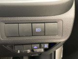 対向車がいないとき、見通しの悪い道路は暗くて怖いですよね。。。こちらのクルマはオートマチックハイビーム搭載です!対向車の有無で自動でハイ・ロウビームに切り替えます。