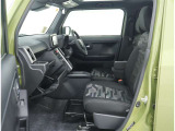 収納も便利で使いやすい。小物や大切な物をやさしく収納。カップホルダーの位置も使いやすいです♪