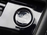【プッシュスタート】キーが車内にあれば、エンジンの始動・停止はブレーキを踏んでスイッチを押すだけ!キーを取り出す手間を省き、ワンプッシュで操作するので簡単でスムーズ!