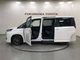 【まるごとクリーニング】シートを取り外し、車内を徹底洗浄。隅々まで丁寧に仕上げています。