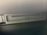 【CD/DVDデッキ】オプションのCD/DVDデッキを搭載。ディスプレイオーディオでエンタメをお楽しみいただけます。