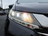LEDヘッドライトは、点灯の瞬間から最大光量を発揮し、突然暗くなるトンネルなどでの安定感を高めます。