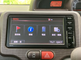 使いやすいナビ・オーディオシステム。運転に必要な情報を的確に表示し、快適なドライブをサポートします。音楽を楽しめるのも魅力です。