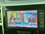 停車中には、テレビや動画をお楽しみいただけます。長距離移動も退屈させない、便利な機能です。