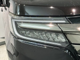 LEDヘッドライトは、点灯の瞬間から最大光量を発揮し、突然暗くなるトンネルなどでの安定感を高めます。