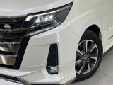 【LEDヘッドライト】悪天候や夜間走行時も良好な視界を確保し安心して運転できる高輝度LEDヘッドライトを装備!点灯速度が早く、消費電力も抑えられています。