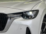 【LEDヘッドライト】悪天候や夜間走行時も良好な視界を確保し安心して運転できる高輝度LEDヘッドライトを装備!点灯速度が早く、消費電力も抑えられています。