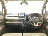 【前方視界】開放的な前方視界!運転がしやすく疲れにくいです♪窓が大きく、見通しがとっても良いおクルマですよ♪