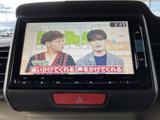 移動中にテレビや映像コンテンツを楽しめます。停車中に番組を視聴できるので、待ち時間も有効活用できます。家族でのドライブに最適です。