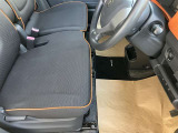 ■運転席の足元周りです!