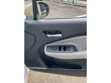 全席パワーウィンドウとなっています。運転席はオートになっているのでワンタッチ開閉することが出来ます。