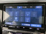 多彩な音源に対応し、高音質なサウンドを楽しめます。ラジオ、CD、Bluetoothなど、様々な方法で音楽を再生できます。