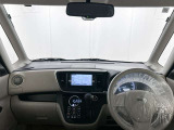 落ち着いたカラーの内装で、ゆったりと運転したい方に。