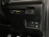 【ETC2.0】料金所での決済だけでなく、渋滞などの道路情報と連動してさまざまなサービスを受けることができる、次世代型のETC車載器を装着しています!
