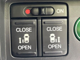 【両側パワースライドドア】スマートキーや運転席のスイッチで後席両側スライドドアの開閉が可能♪電動だから力を入れてドアを開ける必要が無く、小さなお子様でも簡単に開け閉めでき快適です♪