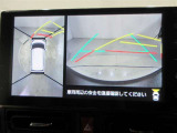 パノラミックビューモニター付きです。車両を上から見たような映像をディスプレイオーディオ画面に表示。運転席からの目視だけでは見にくい、車両周辺の状況をリアルタイムでしっかり確認できます。