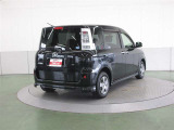 ピラーの内蔵されたリヤのコンビネーションランプが後続車への注意を促し、追突の危険を軽減します。