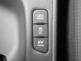 EVドライブモードで、早朝・深夜や屋内の駐車場などで、エンジン音や排気ガスを気にすることなく走れます。