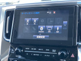 高音質なオーディオシステムは、車内をコンサートホールのような空間に変えます。お気に入りの音楽を楽しみながら、快適なドライブを。
