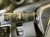 操作感の良いウインカーレバーで、安全な車線変更をサポート。直感的に操作できるので、運転に集中できます。