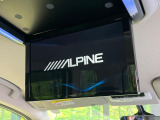 【12.8型フリップダウン】大画面モニターで後席でもエンタメをお楽しみいただけます。家族や友人とお出かけする機会が多い方に大人気です♪