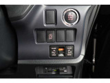 運転席右側の操作部です。プッシュスタートです。両側電動スライドドア操作部です。