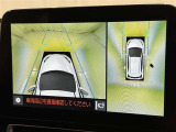 パノラミックビューモニターを装備。駐車場や交差点でクルマを真上から見るように周囲を確認できます。機能の詳細は販売店スタッフまでおたずねください。