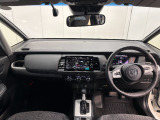 見通しの良い運転席回りとなっておりますので安心して運転をして頂けます!窓が大きいので明るく開放的な室内です