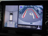【アラウンドビューモニター&バックモニター】クルマを真上から見下ろしているかのような映像が表示され、周囲の状況がひと目で把握できるので、安心してスマートに駐車できます。駐車が苦手な方にオススメです!