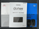 スマートキーは鍵をバッグに入れたままでもドアロックの開閉やエンジンのON・OFFができます。夜間や雨の日も鍵を探さなくて良いので便利です。