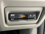 ETC付。高速道路の料金所はキャッシュレスで通過です。サービスエリア等にあるスマートインターの出入りも利用可能でとっても便利。ご納車後すぐにお使い頂けるようセットアップしてのお渡しとなります。
