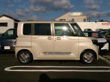 お車でお越しの際は、【東名・厚木IC】【圏央道・厚木南IC】より、R129を平塚方向へまっすぐ3〜4km(約10分程)です。