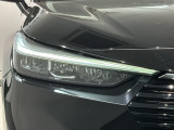 LEDヘッドライトは、点灯の瞬間から最大光量を発揮し、突然暗くなるトンネルなどでの安定感を高めます。