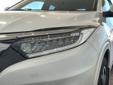 LEDヘッドライトは、点灯の瞬間から最大光量を発揮し、突然暗くなるトンネルなどでの安定感を高めます。