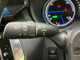 雨天時でもクリアな視界を確保。操作も簡単で、運転に集中できます。オート機能で、状況に応じて最適なワイピングを行います。