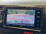 【バックカメラ】駐車時に後方がリアルタイム映像で確認できます。大型商業施設や立体駐車場での駐車時や、夜間のバック時に大活躍!運転スキルに関わらず、今や必須となった装備のひとつです!