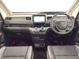★いつでも気持ちよく運転できて、使い勝手のいい収納や体をケアするシート、細部にまでこだわったインテリア♪