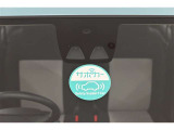 予防安全機能「スマートアシスト」を装備しています。安全機能の詳細は販売店スタッフまでおたずねください。機能を過信せず、必ずご自身で安全運転を行ってください。
