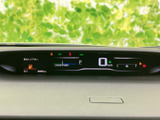 視認性の高いメーター類は、運転に必要な情報を分かりやすく表示。運転状況を常に把握でき、安全運転をサポートします。