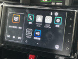 高精細な画面で、楽曲や動画をクリアに楽しめます。直感的な操作性で、運転中でも安全に各種設定が可能です。快適なカーライフを演出します。