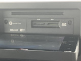 USBポートやSDカードスロットを備え、様々なメディアを接続可能。デジタルコンテンツを車内で手軽に楽しめます。