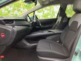 ドライバーの視界を妨げない、広々とした室内空間。快適な運転環境を実現しています。
