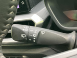 雨の日の運転をサポートするワイパーレバー。操作感も良く、雨量に応じて調整できます。ウォッシャー液の噴射もスムーズに行えます。