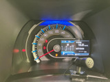 見やすいメーター類で、運転に必要な情報を的確に把握できます。運転状況が一目でわかるので、安全運転をサポートします。