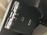 ETC付きです。高速道路に乗る時には必須になります。時間帯によっては割引もあります。